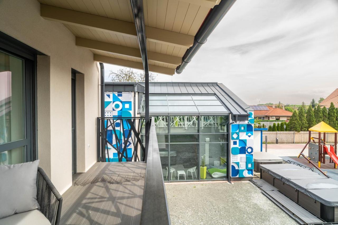 La Vita Premium Panzio Gyula Exterior foto