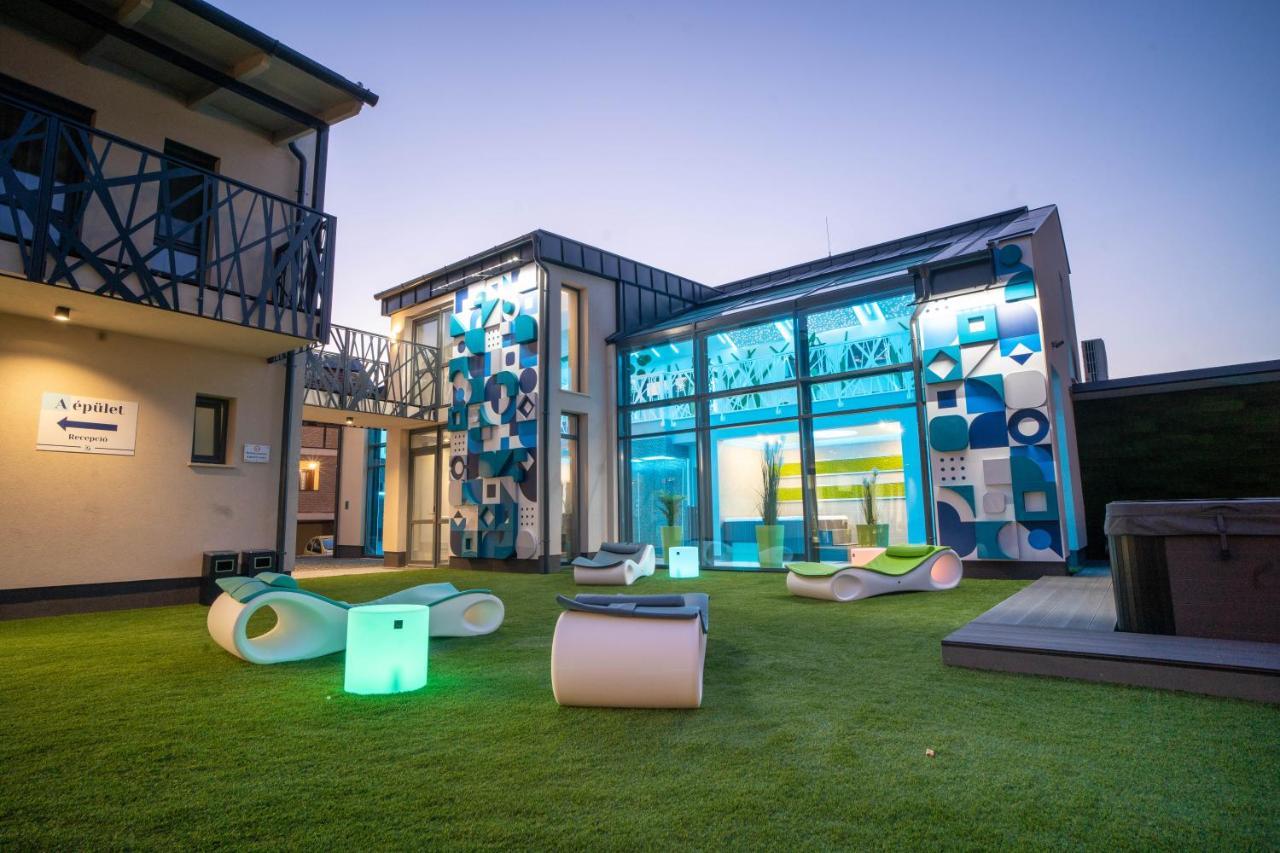 La Vita Premium Panzio Gyula Exterior foto