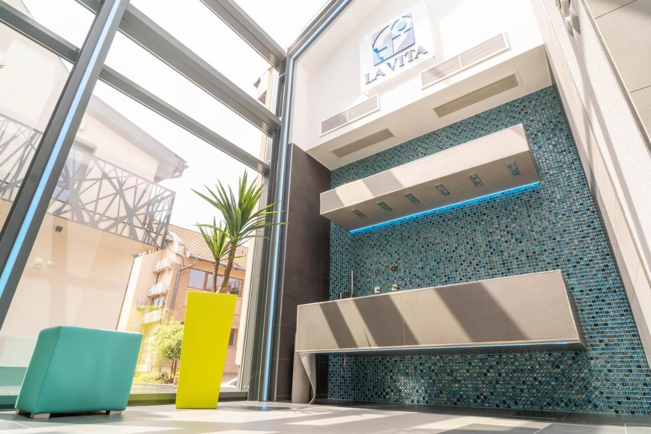 La Vita Premium Panzio Gyula Exterior foto