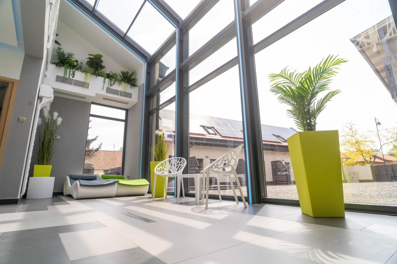 La Vita Premium Panzio Gyula Exterior foto