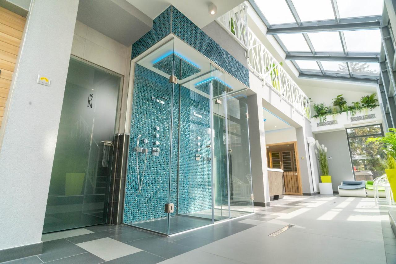 La Vita Premium Panzio Gyula Exterior foto