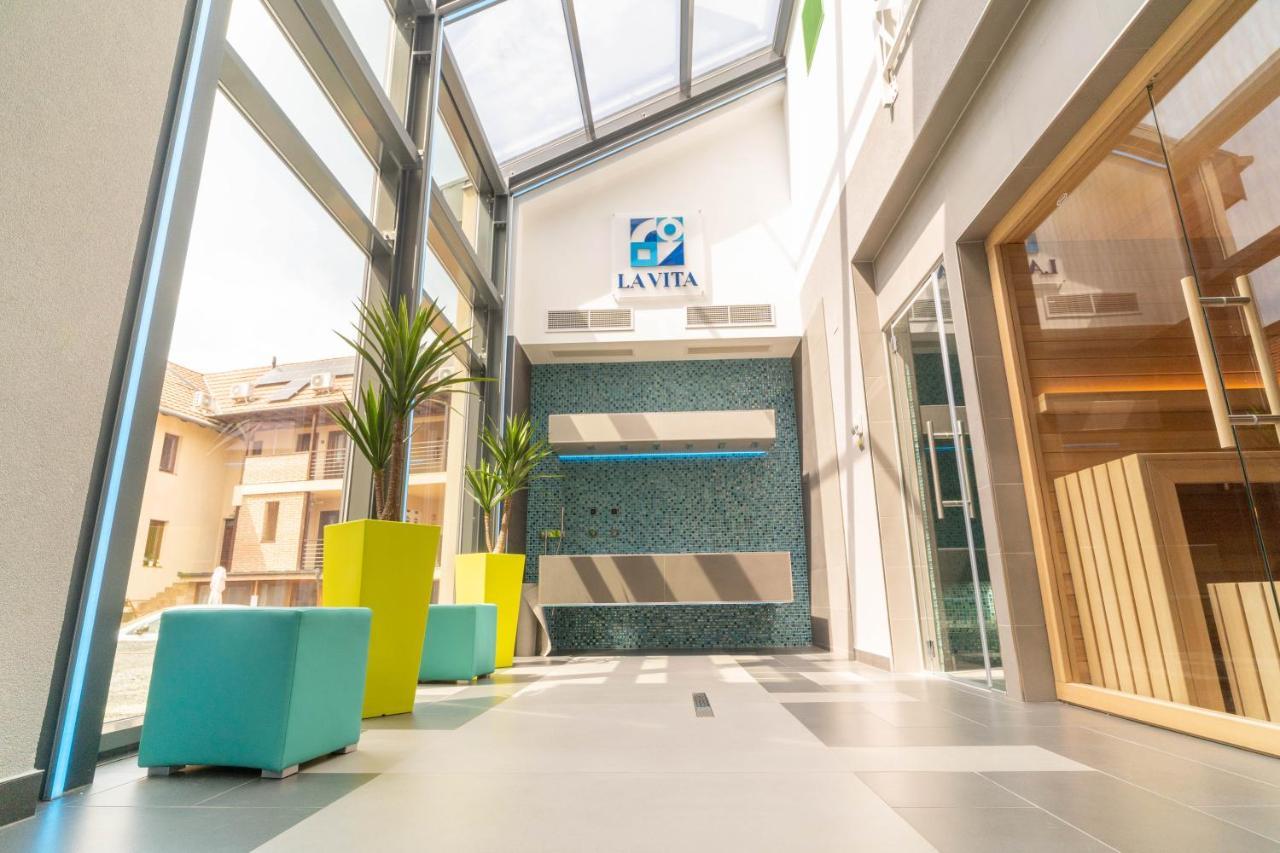 La Vita Premium Panzio Gyula Exterior foto