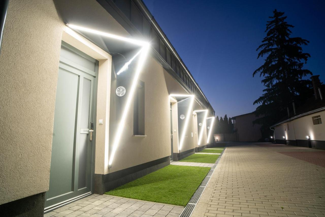 La Vita Premium Panzio Gyula Exterior foto