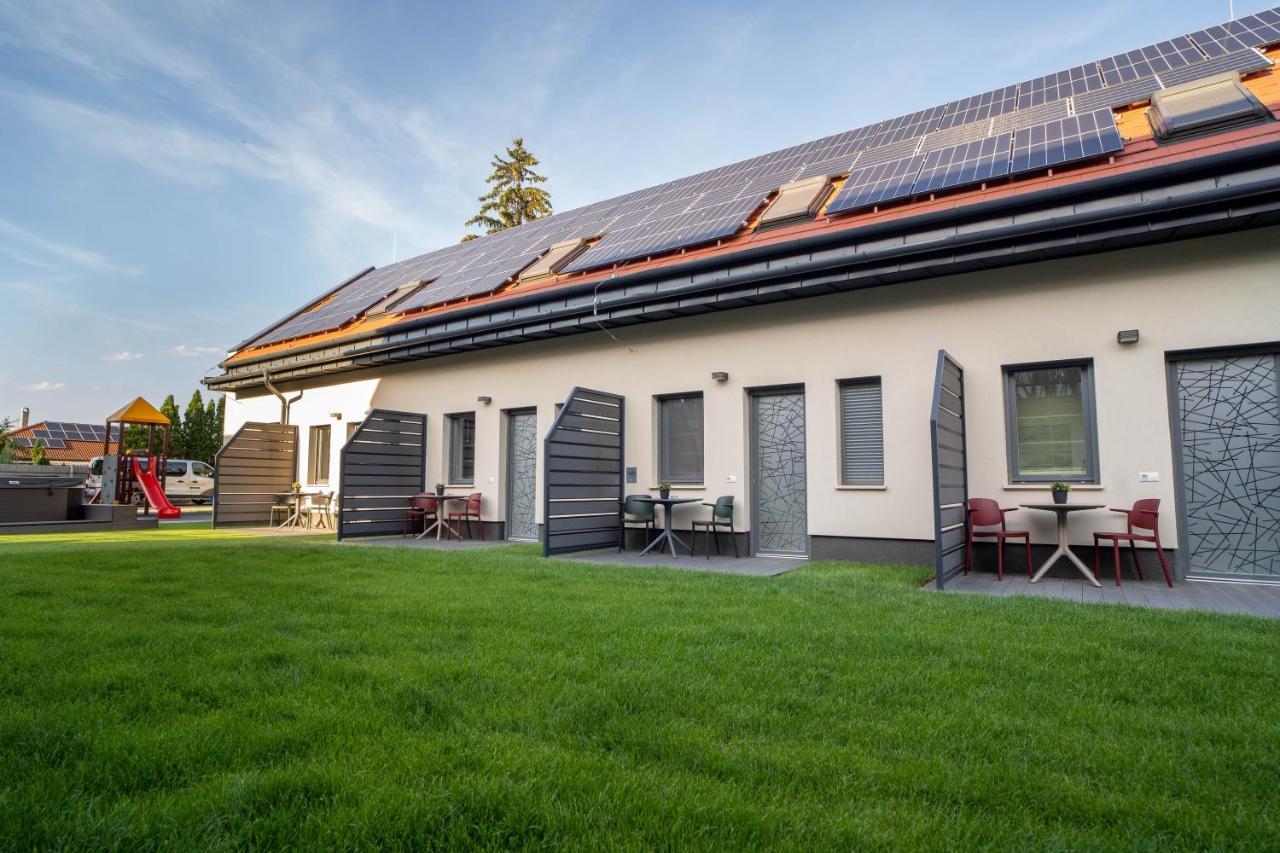 La Vita Premium Panzio Gyula Exterior foto