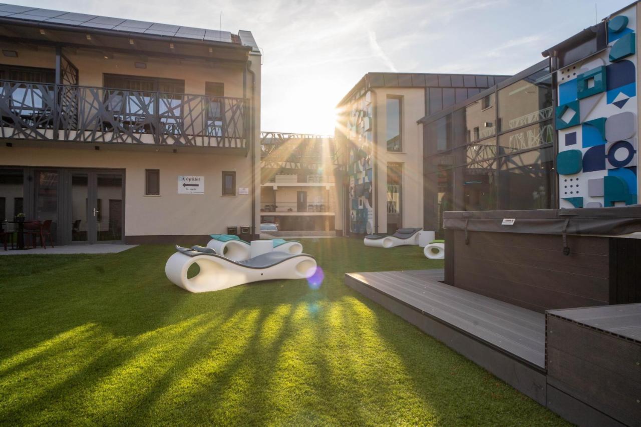 La Vita Premium Panzio Gyula Exterior foto