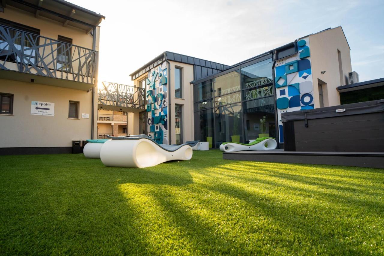 La Vita Premium Panzio Gyula Exterior foto