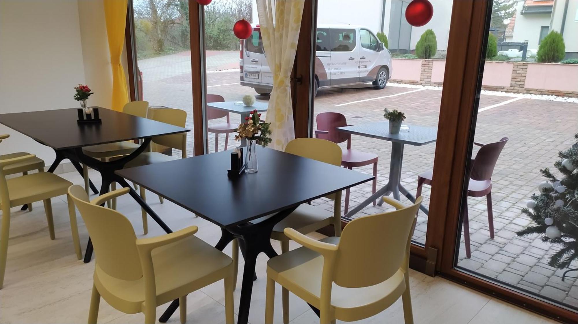 La Vita Premium Panzio Gyula Exterior foto